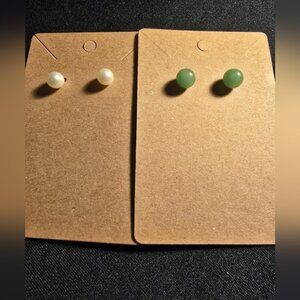 2 pairs stud earrings.‎ 1 green 1 pearl. jewerly